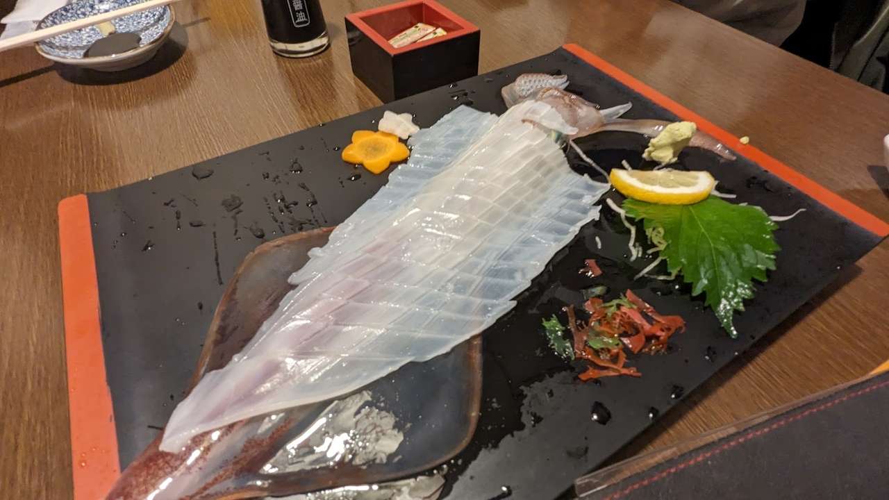 ささいずみのイカの活け造り