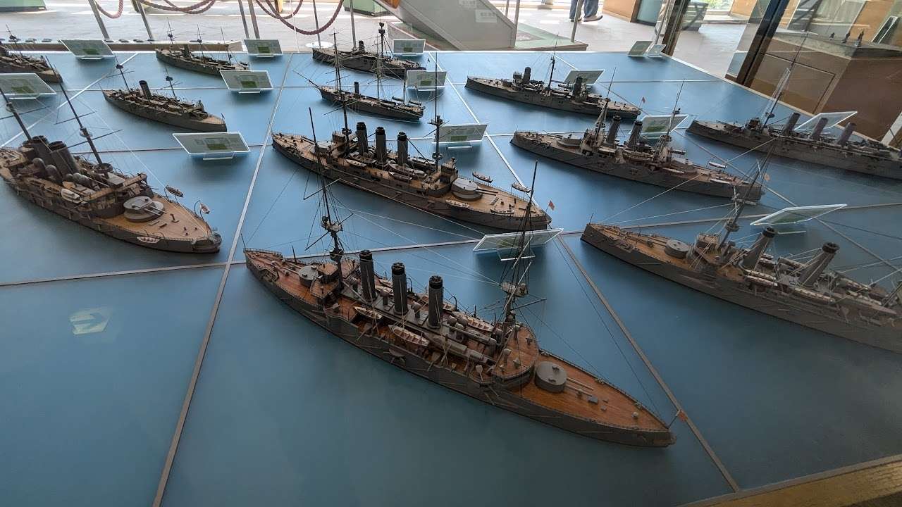 凱旋記念館と旧佐世保水交社