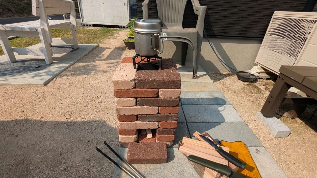 レンガロケットストーブの火入れ