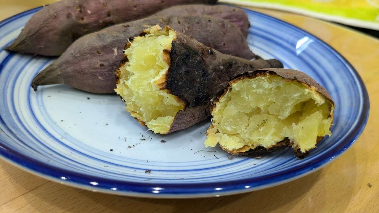 収穫したサツマイモを食べました