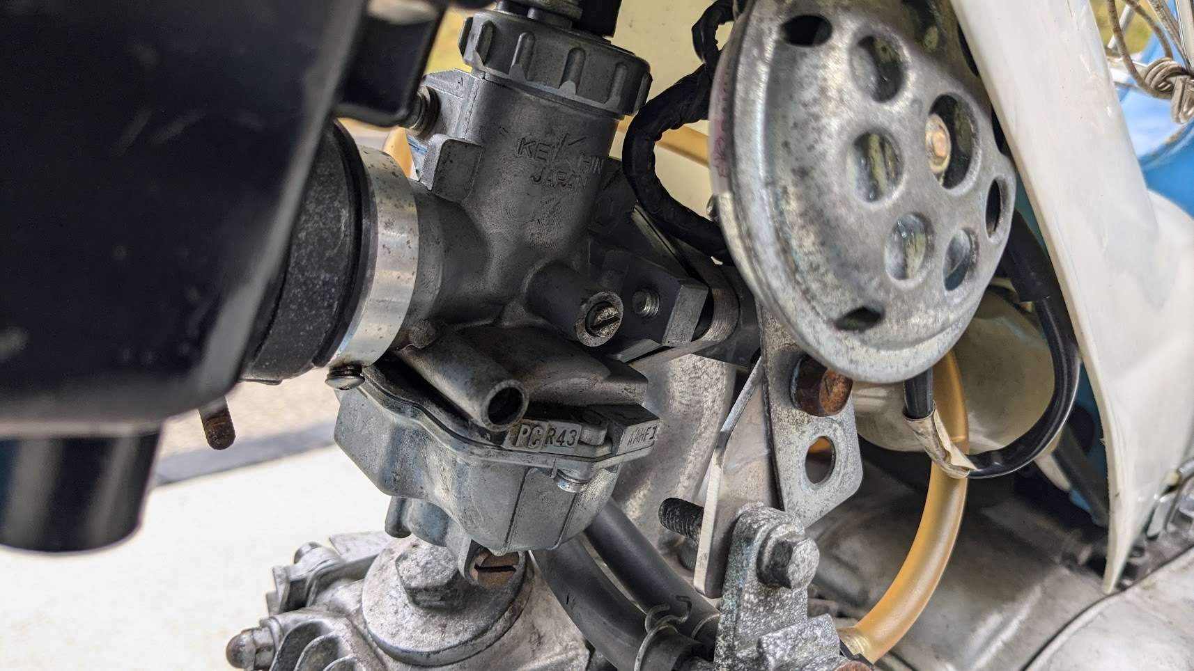 スーパーカブのアイドルスクリュー交換